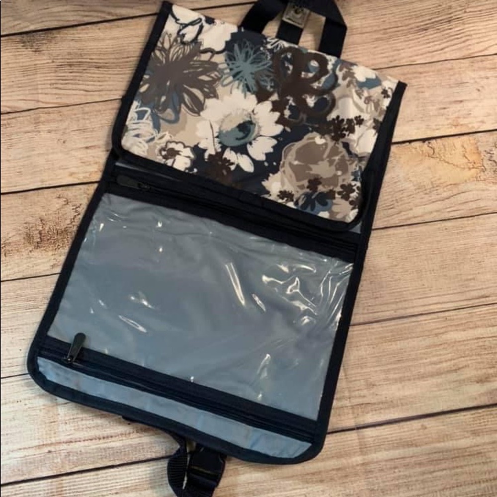 Thirtyone Hanging Case